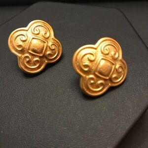 Vtg Earrings goldtone Clover Shaped